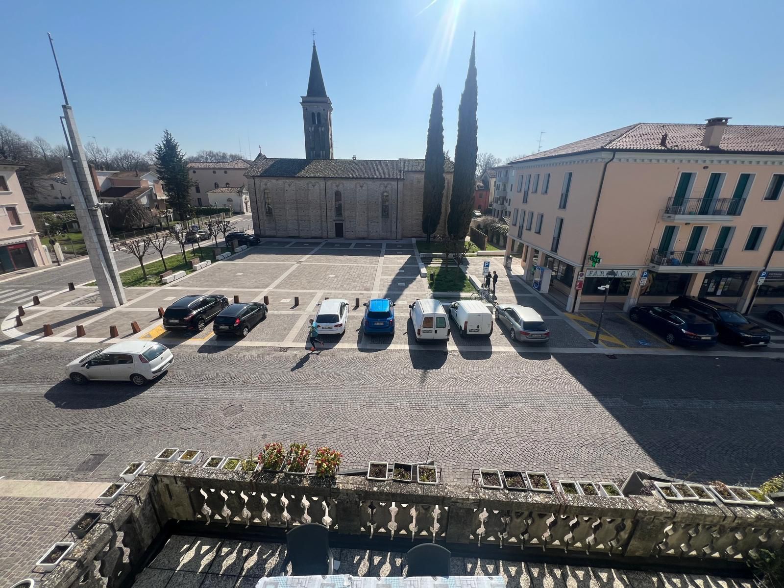 A MEDUNA IL COMMERCIO IN CONTRO TENDENZA 